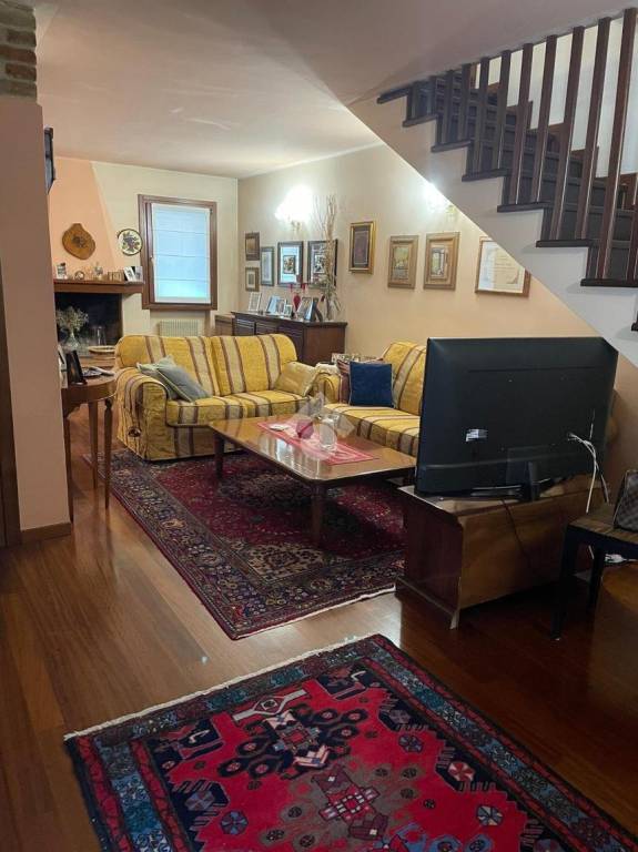 casa indipendente in vendita a Paese in zona Castagnole