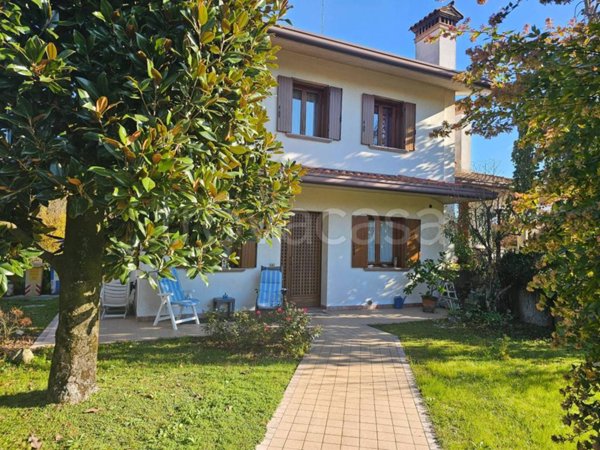 casa indipendente in vendita a Paese in zona Castagnole