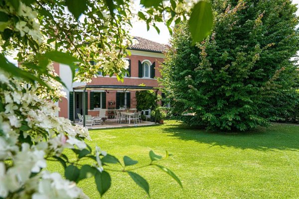 casa indipendente in vendita a Paese in zona Castagnole