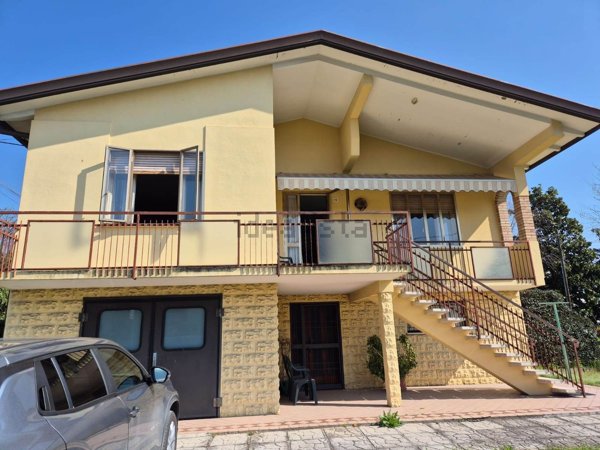 casa indipendente in vendita a Paese in zona Castagnole