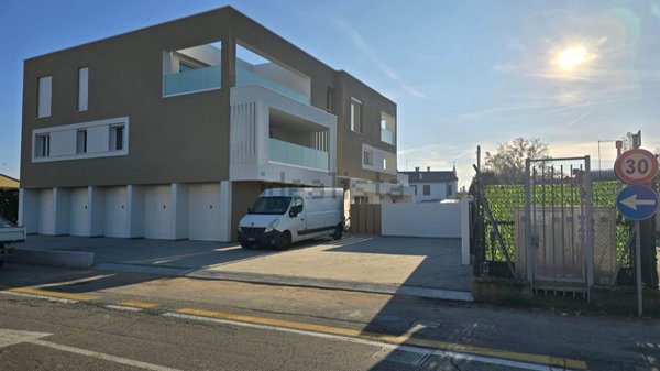 appartamento in vendita a Paese in zona Castagnole