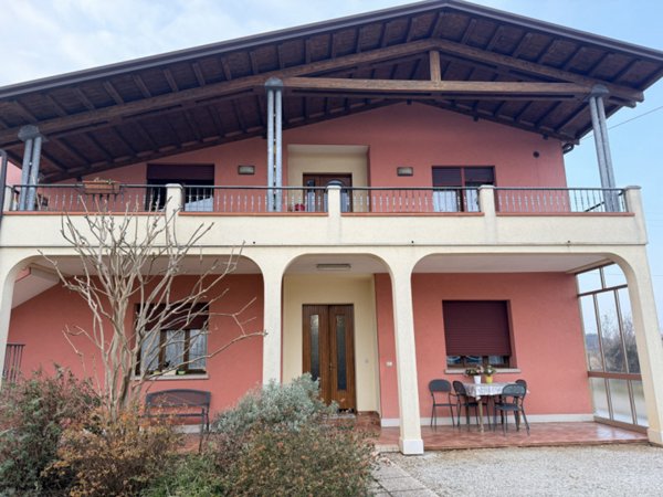 casa indipendente in vendita a Paese in zona Padernello