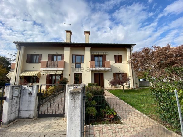 appartamento in vendita a Paese in zona Castagnole