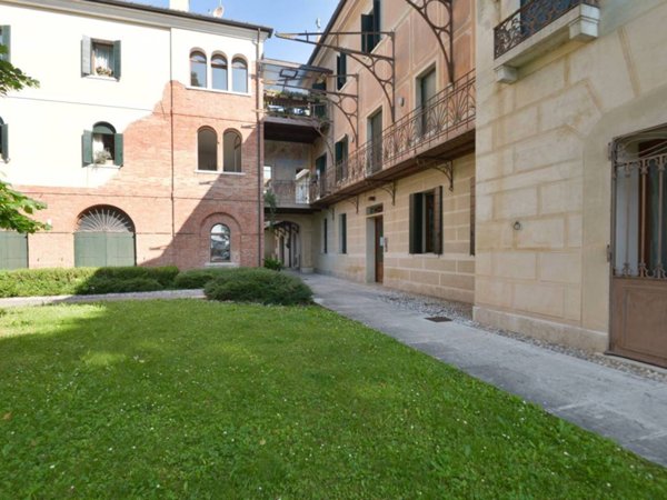 casa indipendente in vendita a Paese in zona Castagnole