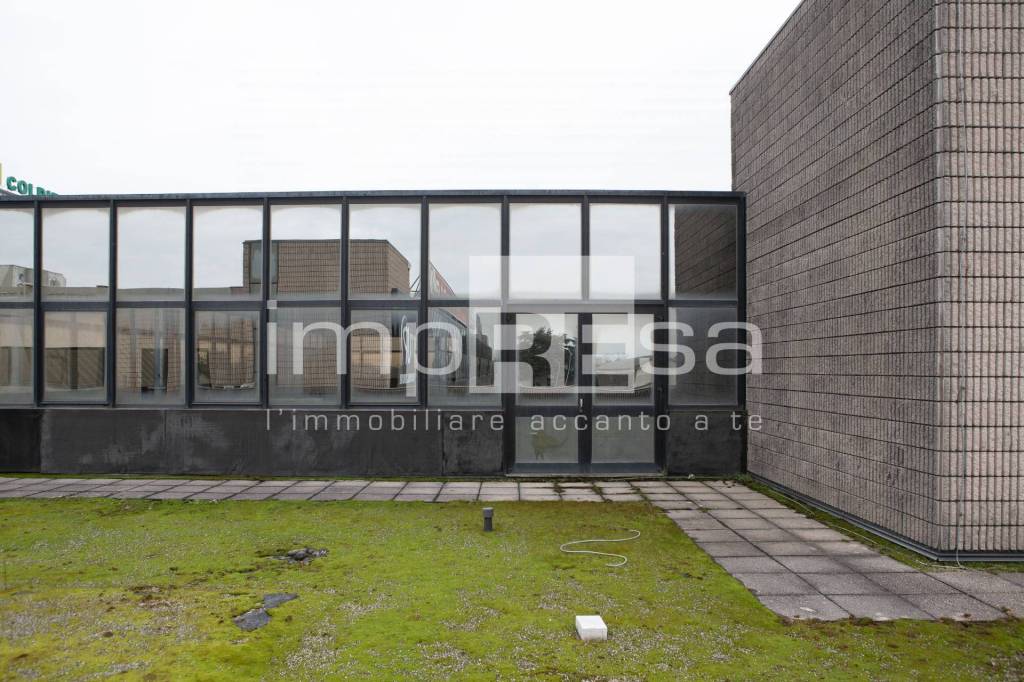 negozio in vendita a Paese