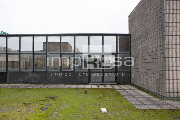 locale commerciale in vendita a Paese