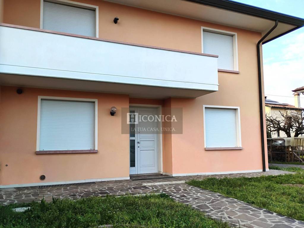 casa indipendente in vendita a Paese in zona Castagnole