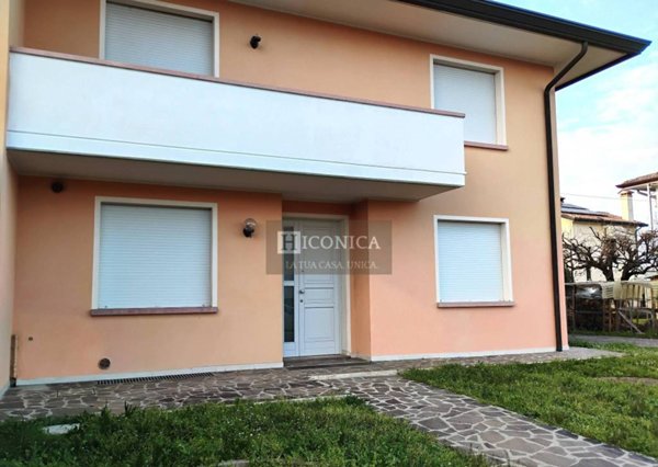 casa indipendente in vendita a Paese in zona Castagnole