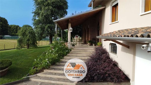 casa indipendente in vendita a Paese in zona Castagnole