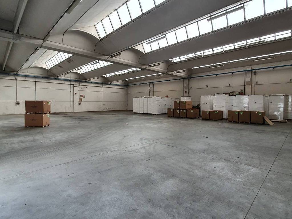 locale commerciale in vendita a Paese in zona Padernello