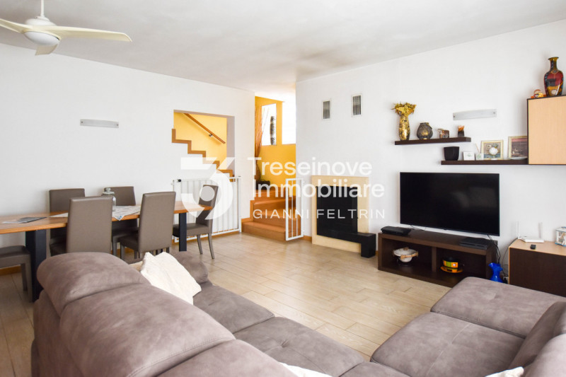 casa indipendente in vendita a Paese in zona Padernello