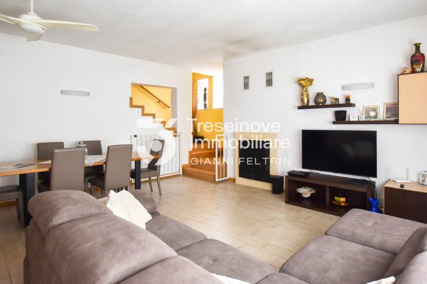 casa indipendente in vendita a Paese in zona Padernello