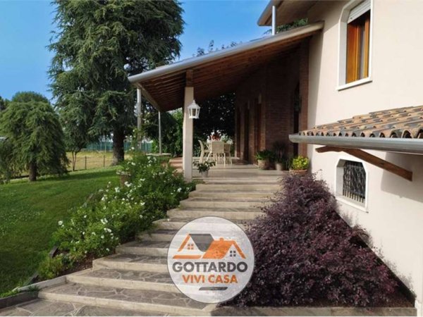 casa indipendente in vendita a Paese in zona Castagnole