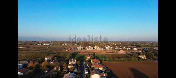 casa indipendente in vendita a Paese in zona Castagnole