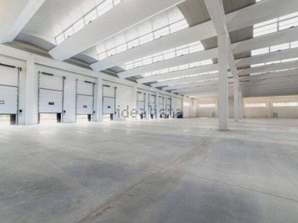 capannone in vendita a Paese