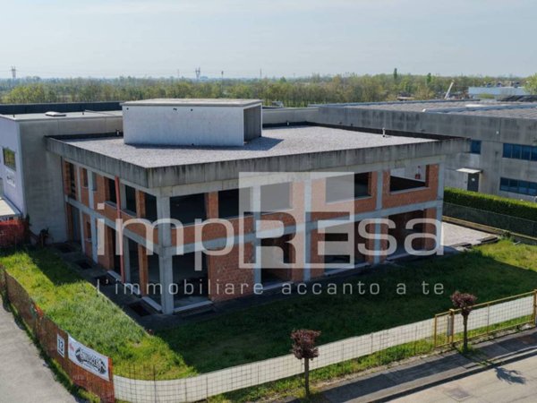 locale commerciale in vendita a Paese