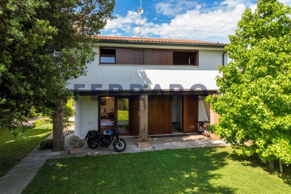 casa indipendente in vendita a Paese in zona Castagnole