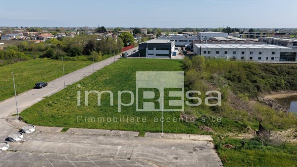 terreno edificabile in vendita a Paese in zona Castagnole