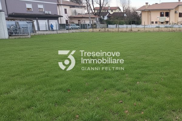 terreno in vendita a Paese in zona Castagnole