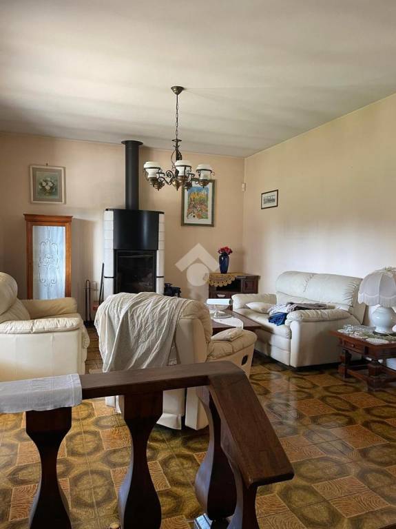 casa indipendente in vendita a Paese in zona Padernello