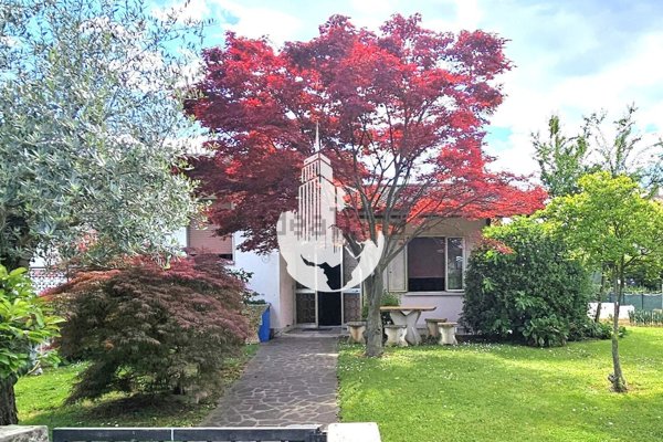 casa indipendente in vendita a Paese in zona Castagnole