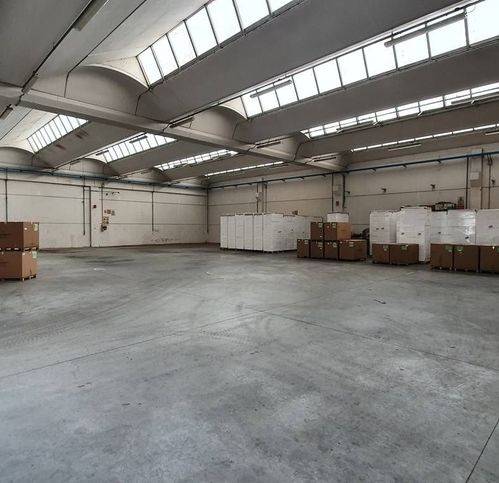 locale commerciale in vendita a Paese in zona Padernello