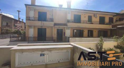 appartamento in vendita a Paese in zona Padernello
