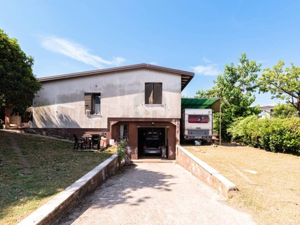 casa indipendente in vendita a Paese in zona Padernello