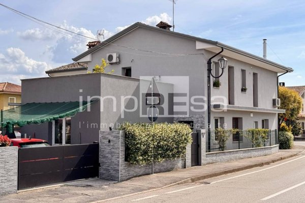 casa indipendente in vendita a Paese in zona Padernello