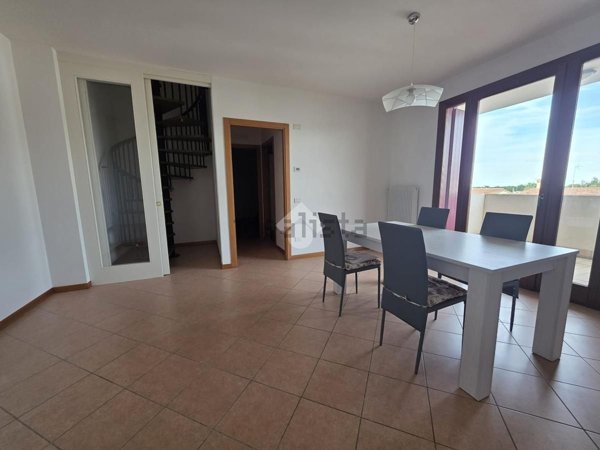 appartamento in vendita a Paese in zona Padernello