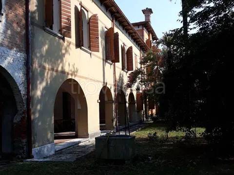 casa indipendente in vendita a Paese in zona Padernello