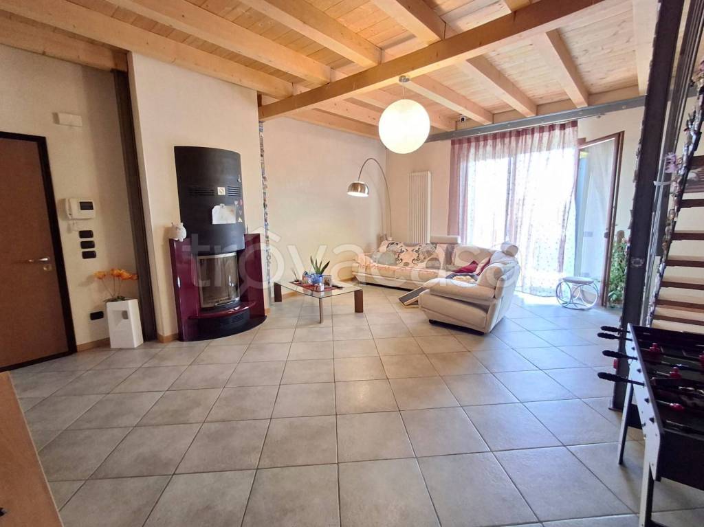 appartamento in vendita a Paese in zona Castagnole