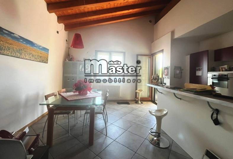 appartamento in vendita a Paese in zona Castagnole