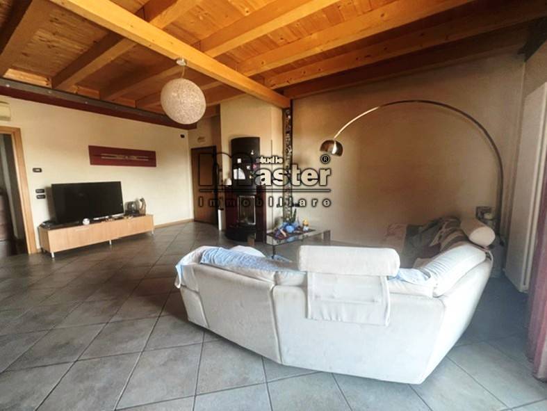 appartamento in vendita a Paese in zona Castagnole