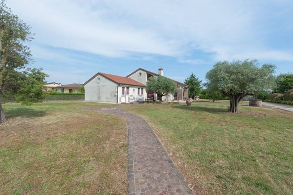 casa indipendente in vendita a Paese in zona Postioma