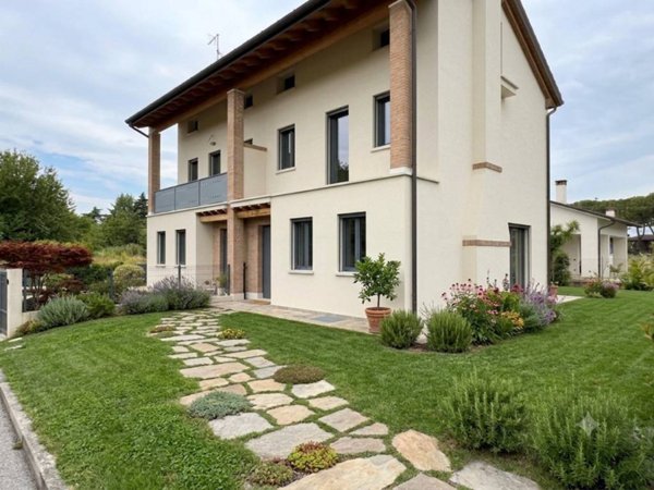 casa indipendente in vendita a Paese in zona Padernello