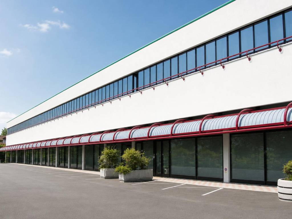locale commerciale in vendita a Paese