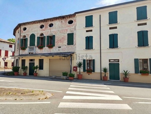 casa indipendente in vendita a Paese in zona Castagnole
