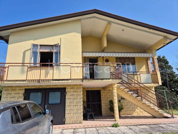 casa indipendente in vendita a Paese in zona Castagnole