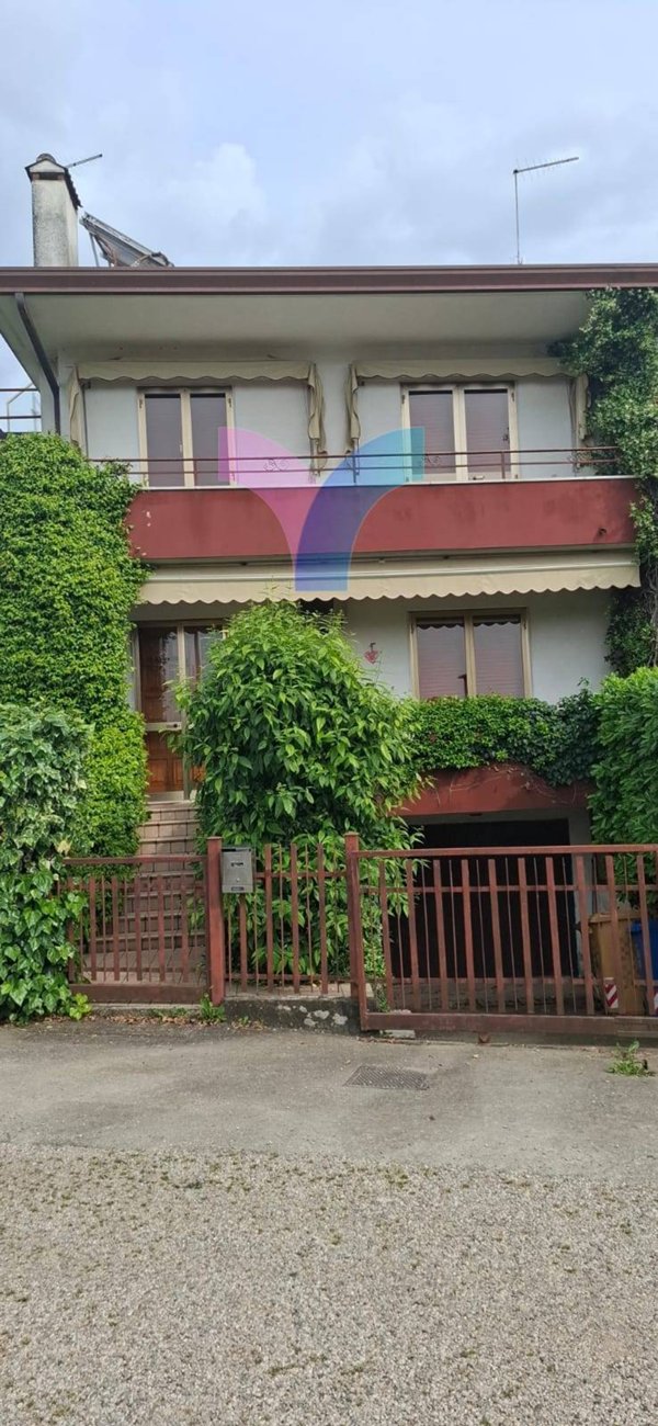 casa indipendente in vendita a Paese in zona Padernello