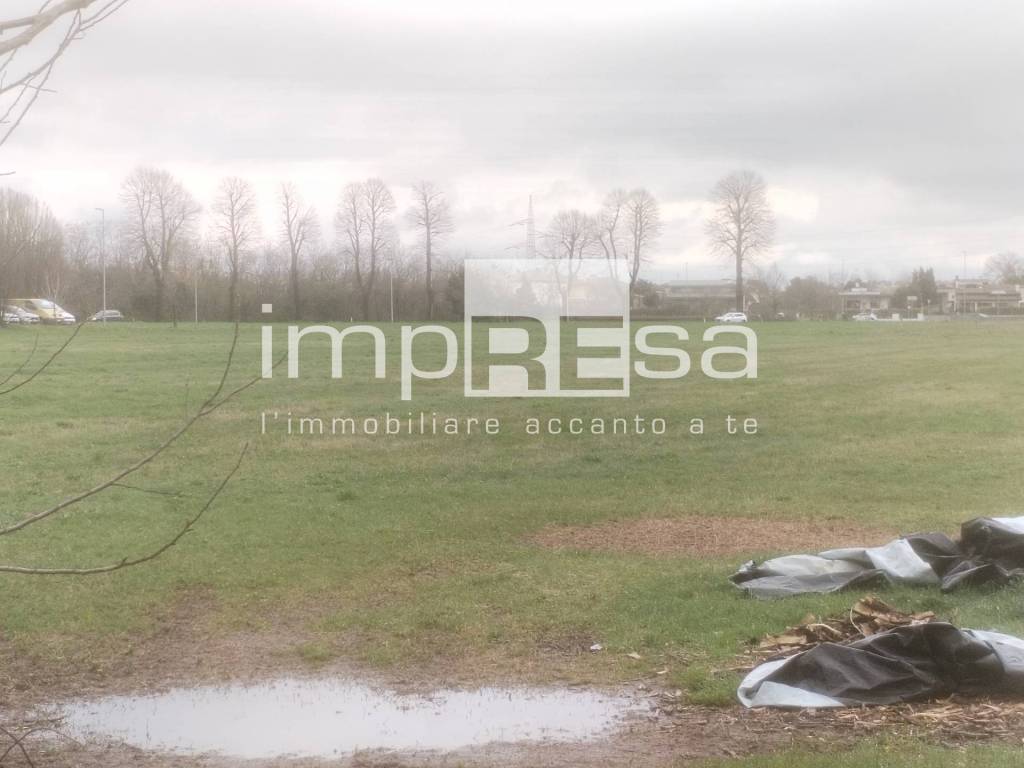 terreno in vendita a Paese in zona Padernello
