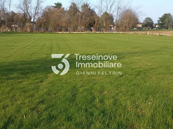 terreno in vendita a Paese in zona Castagnole