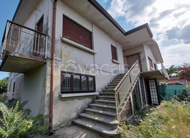 casa indipendente in vendita a Paese in zona Castagnole