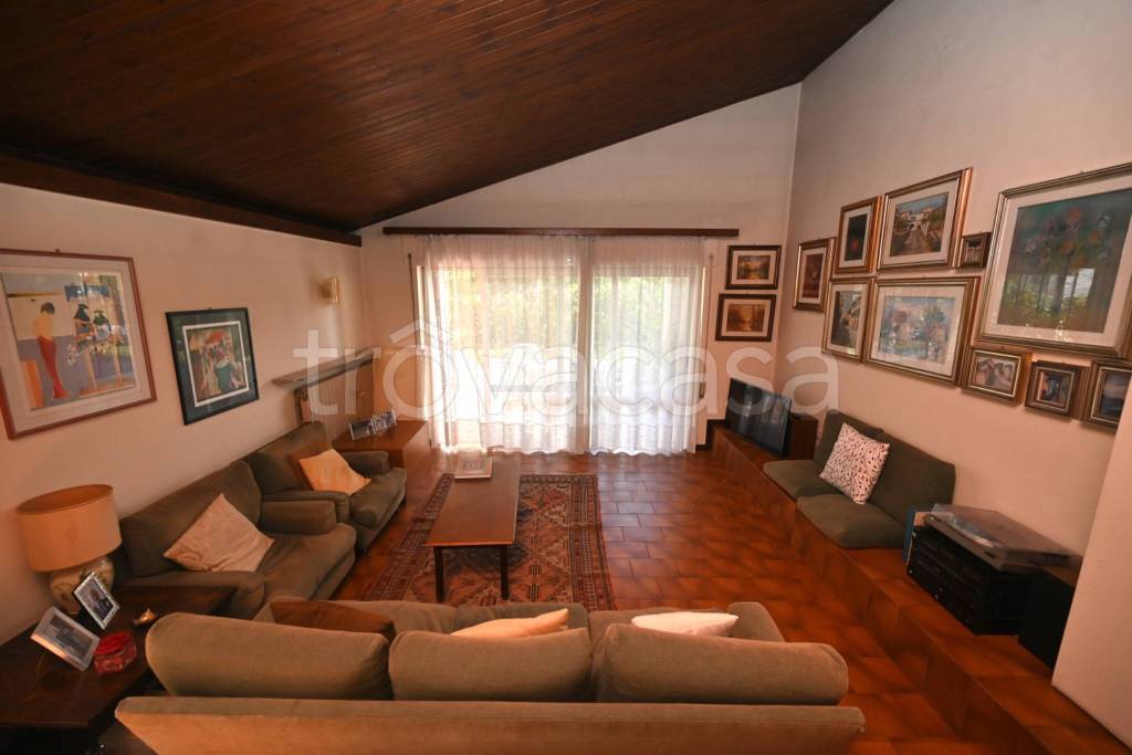 casa indipendente in vendita a Paese in zona Padernello