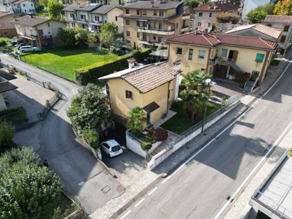 casa indipendente in vendita a Paese