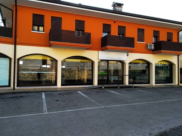 negozio in vendita a Pederobba