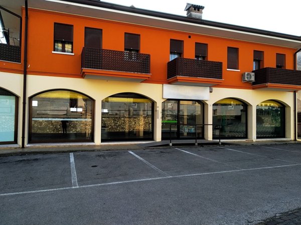 locale di sgombero in vendita a Pederobba