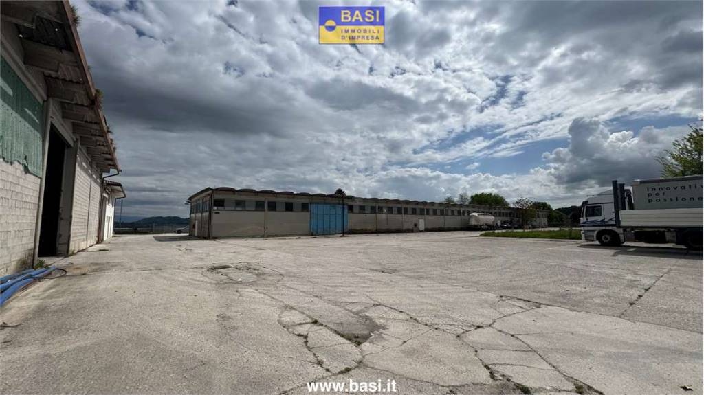 locale commerciale in vendita a Pederobba