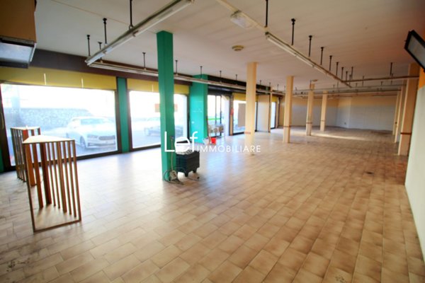 locale commerciale in vendita a Pederobba