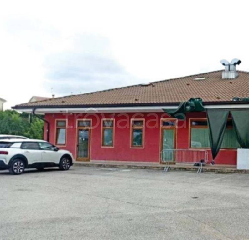 locale commerciale in vendita a Pederobba